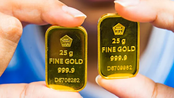 Gold surpasses $2,500 per ounce, setting new record