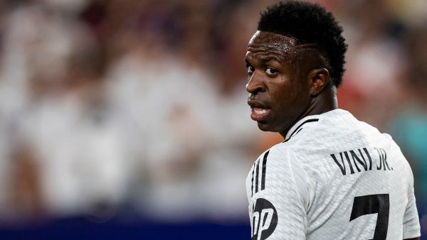 Vinícius Junior #7 of Real Madrid looks back in the second half of the pre-season friendly match against FC Barcelona at MetLife Stadium on August 3, 2024 in East Rutherford, New Jersey. Ira L. Black/Getty Images/AFP (Photo by Ira L. Black / GETTY IMAGES NORTH AMERICA / Getty Images via AFP)