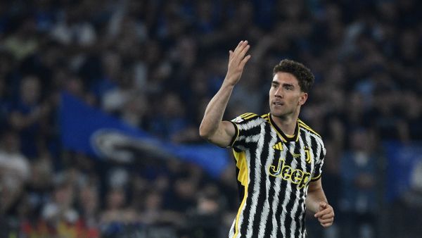 Juventus' Serbian forward #09 Dusan Vlahovic celebrates after scoring his team first goal during the Italian Cup Final between Atalanta and Juventus at the Olympic stadium in Rome on May 15, 2024. (Photo by Filippo MONTEFORTE / AFP)maso 