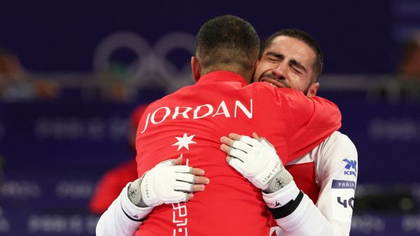 Jordan's Zaid Kareem (R) celebrates after winning against Britain's Bradly Sinden in the taekwondo men's -68kg semi-final bout of the Paris 2024 Olympic Games at the Grand Palais in Paris on August 8, 2024. (Photo by David GRAY / AFP)