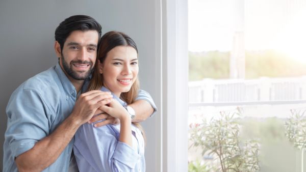 حركات أنثوية تجعل زوجك يضعف أمامك حركات أنثوية تجعل زوجك يضعف أمامك