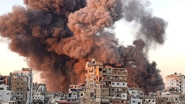 دخان يتصاعد في موقع تفجير بلبنان