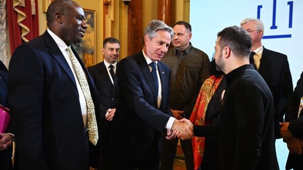 US Secretary of State Antony Blinken (C) and British Secretary David Lammy (L) are greeted by Ukrainian President Volodymyr Zelensky (R)