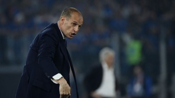 Juventus' Italian coach Massimiliano Allegri shouts instructions to his players during the Italian Cup Final between Atalanta and Juventus at the Olympic stadium in Rome on May 15, 2024. (Photo by Filippo MONTEFORTE / AFP)