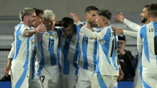 Argentina's midfielder Paulo Dybala (2nd L) celebrates with teammates after scoring during the 2026 FIFA World Cup South American qualifiers football match between Argentina and Chile at the Mas Monumental stadium in Buenos Aires on September 5, 2024. (Photo by JUAN MABROMATA / AFP)