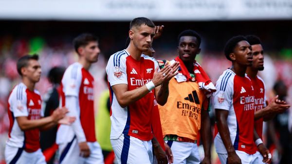 Arsenal's Polish defender #15 Jakub Kiwior applauds the fans following the pre-season friendly football match for the Emirates Cup final between Arsenal and and Lyon, at the Emirates Stadium in London on August 11, 2024. (Photo by BENJAMIN CREMEL / AFP)