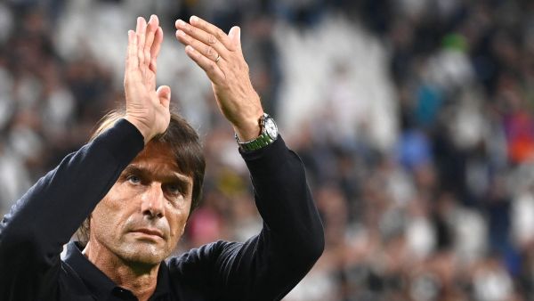 Napoli's Italian head coach Antonio Conte gestures at the end of the Italian Serie A football match between Juventus and Napoli at Juventus Stadium in Turin on September 21, 2024. (Photo by Isabella BONOTTO / AFP)