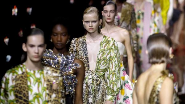 روبيرتو كافالي Roberto Cavalli تشعل ختام أسبوع الموضة في دبي الآن 