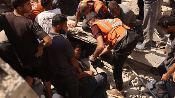 قصف اسرائيلي استهدف منازل وسط وجنوبي قطاع غزة