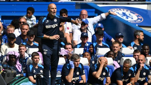 Chelsea's Italian head coach Enzo Maresca shouts instructions to the players from the touchline during the pre-season friendly football match between Chelsea and Inter Milan at the Stamford Bridge stadium in London on August 11, 2024. (Photo by JUSTIN TALLIS / AFP)