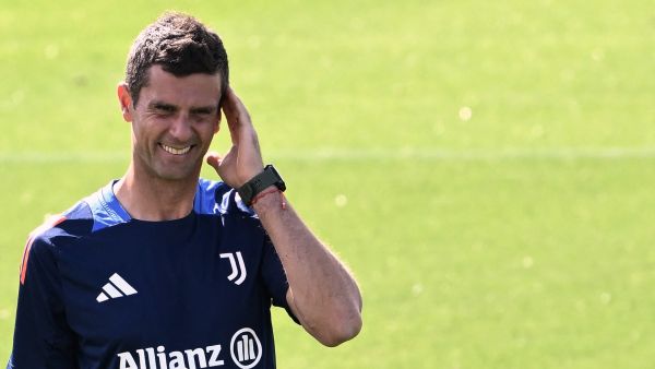 Juventus’ Italian coach Thiago Motta takes part in a training session at JTC Continassa in Turin on the eve of their League Phase, Matchday 1 of UEFA Champions League football match against PSV Eindhoven, on September 16, 2024. (Photo by MARCO BERTORELLO / AFP)