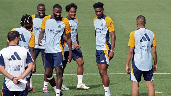 (From L) Real Madrid's Brazilian forward #07 Vinicius Junior, Real Madrid's French defender #23 Ferland Mendy, Real Madrid's German defender #22 Antonio Ruediger, Real Madrid's Brazilian forward #16 Endrick, Real Madrid's French defender #14 Aurelien Tchouameni and Real Madrid's French forward #09 Kylian Mbappe take part in a training session at the club's training ground of Valdebebas ahead of their Liga football match against Real Betis, in Madrid on August 31, 2024. (Photo by Thomas COEX / AFP)