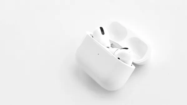 AirPods 4: new features to assist people with hearing challenges
