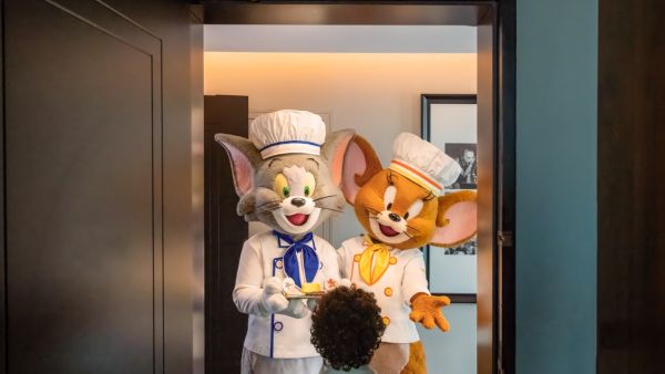 Tom And Jerry Bring Saffron Cheesecake Delight To Your Room At The Wb™ Abu Dhabi
