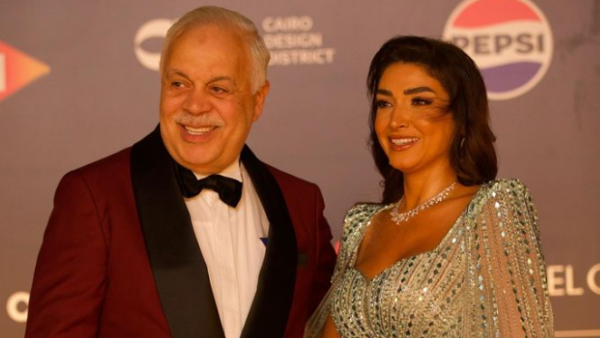 مهرجان الجونة 2024...روجينا نخطف الانظار بفستان أزرق مغمور بالتطريز والشك