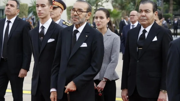 الأميرة خديجة تخطف الأضواء في مراسم استقبال الرئيس الفرنسي في المغرب