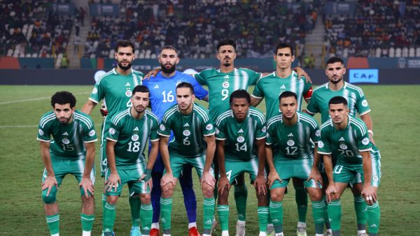 Algeria's team pose for a team photo ahead of the Africa Cup of Nations (CAN) 2024 group D football match between Mauritania and Algeria at Stade de la Paix in Bouake on January 23, 2024. (Photo by Kenzo TRIBOUILLARD / AFP)