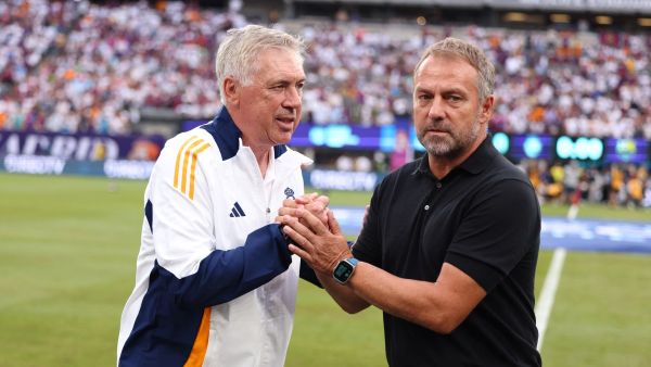 Real Madrid's Italian coach Carlo Ancelotti (L) and FC Barcelona head coach Hansi Flick (R) discuss before the pre-season club friendly football match between Real Madrid and FC Barcelona at MetLife Stadium, in East Rutherford, New Jersey on August 3, 2024. (Photo by Charly TRIBALLEAU / AFP)