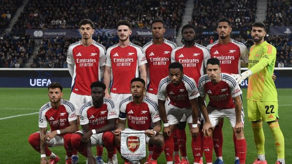 pose for a team photo prior to the UEFA Champions League 1st round day 1 football match between Atalanta Bergamo and Arsenal at the Atleti Azzurri d'Italia stadium in Bergamo on September 19, 2024. (Photo by Isabella BONOTTO / AFP)