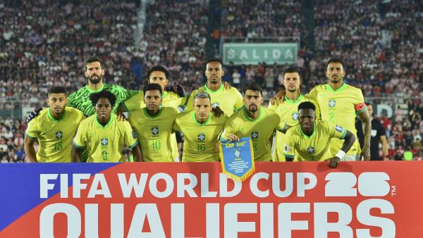 Brazil's players pose for a team photo before the 2026 FIFA World Cup South American qualifiers football match between Paraguay and Brazil at the Defensores del Chaco stadium in Asuncion, on September 10, 2024. (Photo by Daniel DUARTE / AFP)