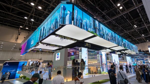du accelerates digital transformation with integrated solutions, propelling the UAE's AI economy at GITEX 2024