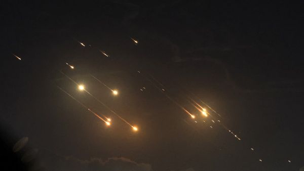 طهران أبلغت دولا إقليمية ووسطاء مع واشنطن بأنها سترد بالمثل على "اسرائيل"