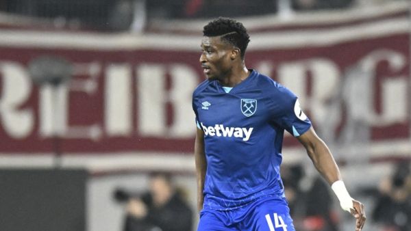 West Ham's Ghanaian forward #14 Mohammed Kudus controls the ball during the UEFA Europa League round of 16 first leg football match between SC Freiburg and West Ham United FC in Freiburg, southwestern Germany on March 7, 2024. Freiburg won the match 1-0. (Photo by THOMAS KIENZLE / AFP)