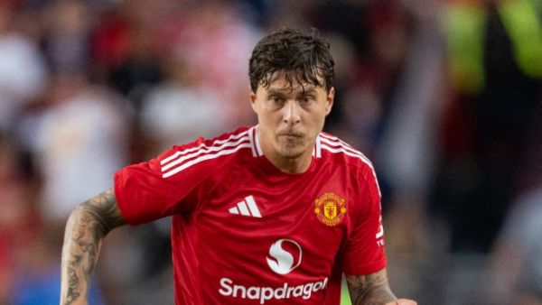 Victor Lindelöf #2 of Manchester United plays against Liverpool during their pre-season friendly match at Williams-Brice Stadium on August 03, 2024 in Columbia, South Carolina. Jacob Kupferman/Getty Images/AFP (Photo by Jacob Kupferman / GETTY IMAGES NORTH AMERICA / Getty Images via AFP)