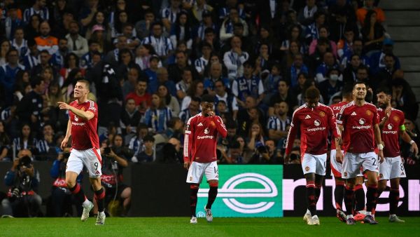 Manchester United's Danish forward #09 Rasmus Hojlund celebrates scoring his team's second goal during the UEFA Europa League 1st round day 2 between FC Porto and Manchester United at the Dragao stadium in Porto on October 3, 2024. (Photo by MIGUEL RIOPA / AFP)