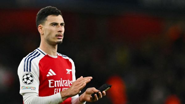 Arsenal's Brazilian midfielder #11 Gabriel Martinelli applauds at the end of the UEFA Champions League football match between Arsenal and Shakhtar Donetsk at the Emirates Stadium in north London on October 22, 2024. Arsenal wins 1 - 0 against Shakhtar Donetsk. (Photo by Glyn KIRK / AFP)