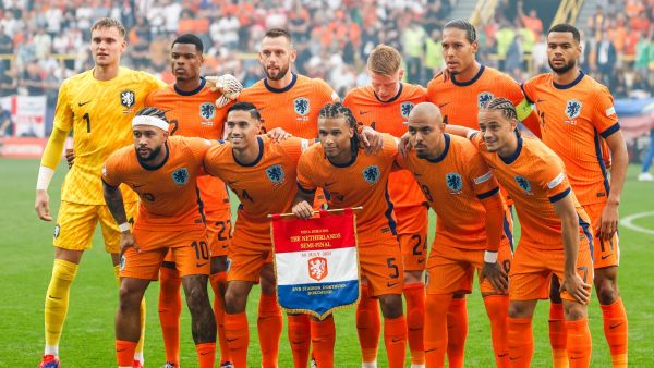 The Netherlands' players pose prior to the UEFA Euro 2024 semi-final football match between the Netherlands and England at the BVB Stadion in Dortmund on July 10, 2024. (Photo by Odd ANDERSEN / AFP)