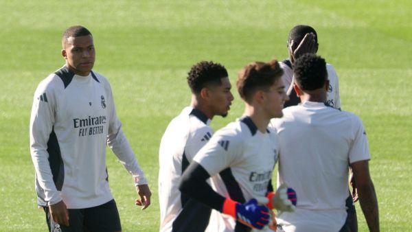 Real Madrid's French forward #09 Kylian Mbappe (L) attends a training session at the Valdebebas training ground in Madrid om October 21, 2024 on the eve of the UEFA Champions League, league phase day 3 football match between Real Madrid CF and Borussia Dortmund. (Photo by Pierre-Philippe MARCOU / AFP)