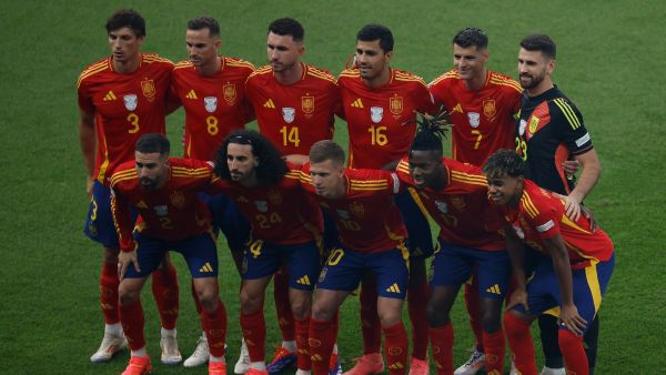 Spain players pose for a picture during the UEFA Euro 2024 final football match between Spain and England at the Olympiastadion in Berlin on July 14, 2024. (Photo by Odd ANDERSEN / AFP)