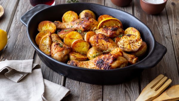 صينية تتبيلة الدجاج بالبطاطـس صينية تتبيلة الدجاج بالبطاطـس