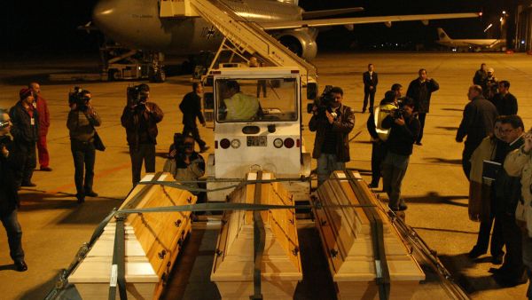 Israeli soldiers at the airport 