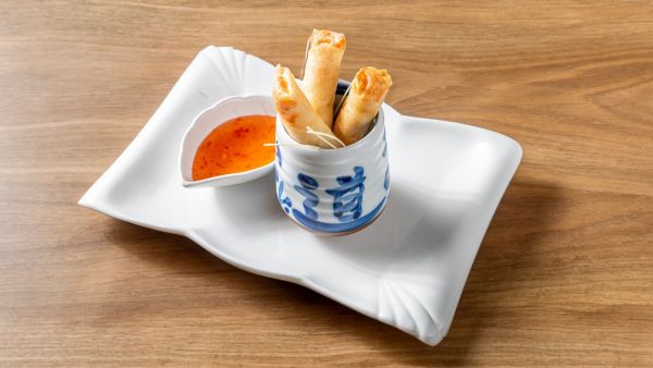 هاروماكي (لفائف الربيع على الطريقة اليابانية) هاروماكي (لفائف الربيع على الطريقة اليابانية)