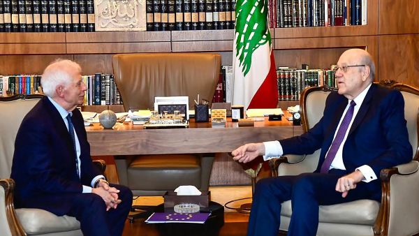 بوريل ورئيس حكومة تصريف الأعمال اللبنانية نجيب ميقاتي