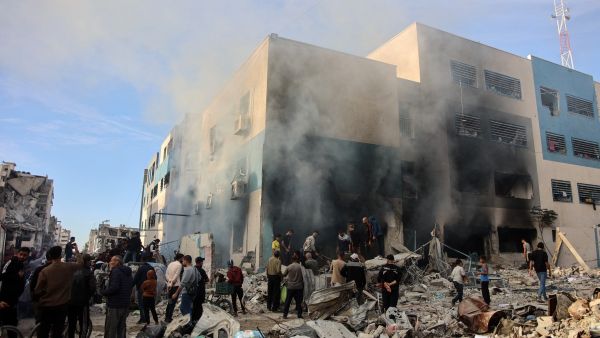 يواجه آلاف الفلسطينيين المحاصرين شمالي قطاع غزة معاناة قاسية تشمل الجوع والخوف المستمر