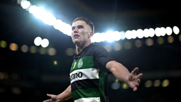 Sporting Lisbon's Swedish forward #09 Viktor Gyokeres celebrates scoring his fourth goal during the Portuguese League football match between Sporting CP and CF Estrela da Amadora at the Jose Alvalade stadium in Lisbon, on November 1, 2024. (Photo by Patricia DE MELO MOREIRA / AFP)