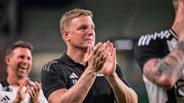 Newcastle United's head coach Eddie Howe (C) celebrates team's victory after an international club friendly football match between Newcastle United and Urawa Red Diamonds at the Saitama Stadium 2002 in Saitama on July 31, 2024. (Photo by Yuichi YAMAZAKI / AFP)