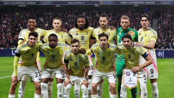 Juventus' players pose ahead of the UEFA Champions League, League phase - Matchday 4 football match between Lille OSC (LOSC) and Juventus FC, at Stade Pierre Mauroy, in Villeneuve d'Ascq, northern France, on November 5, 2024. (Photo by Francois LO PRESTI / AFP)