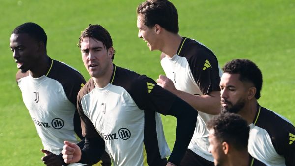 Juventus' Serbian forward #09 Dusan Vlahovic (2nd L) and teammates take part in a training session on the eve of the UEFA Champions League football match between Lille and Juventus, at the Juventus training center Continassa in Turin, on November 4, 2024. (Photo by MARCO BERTORELLO / AFP)