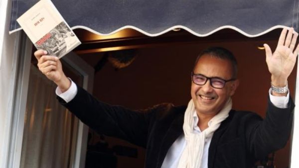 الكاتب الفرنسي من أصل جزائري كمال داود يفوز بجائزة غونكور