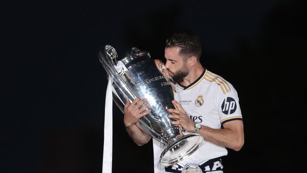 Real Madrid's Spanish defender #06 Nacho Fernandez celebrates with the trophy their 15th Champions League win, one day after beating Borussia Dortmund in London, on Cibeles square in Madrid on June 2, 2024. (Photo by Thomas COEX / AFP)