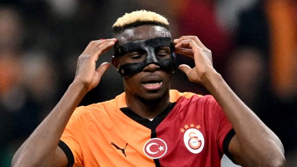 Galatasary’s Nigerian forward #45 Victor Osimhen adjusts his mask after scoring a goal during the UEFA Europa League, League phase - Matchday 4, football match between Galatasaray and Tottenham at the Ali Sami Yen Spor Kompleksi in Istanbul on November 7, 2024. (Photo by Ozan KOSE / AFP)