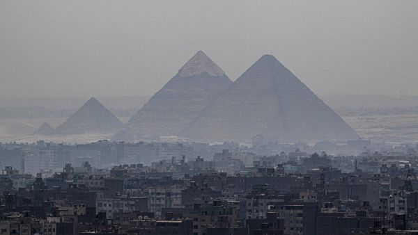  تكسير أحد أحجار هرم خوفو بمحافظة الجيزة