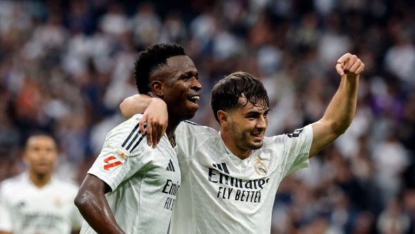 Real Madrid's Brazilian forward #07 Vinicius Junior (L) celebrates scoring his team's fourth goal, with Real Madrid's Moroccan forward #21 Brahim Diaz, during the Spanish league football match between Real Madrid CF and CA Osasuna at the Santiago Bernabeu stadium in Madrid on November 9, 2024. (Photo by OSCAR DEL POZO / AFP)