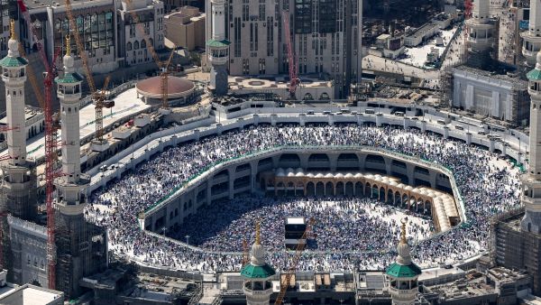 الأمير عبد الرحمن رد بسرد تاريخي مفصل عن السيادة على مكة المكرمة
