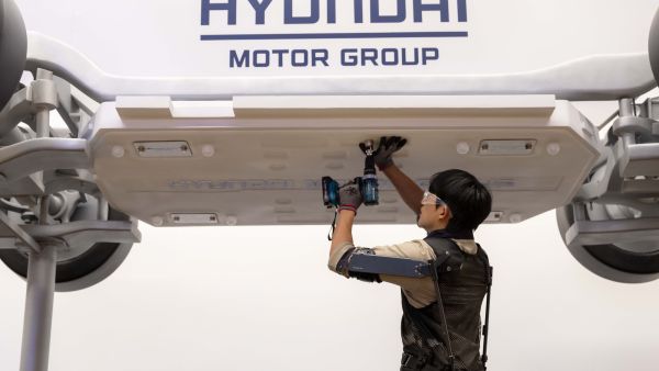 Hyundai Motor and Kia’s Robotics LAB also announced a commercialization plan for X-ble Shoulder. Hyundai Motor and Kia’s Robotics LAB Announce Plans to Launch ‘X-ble Shoulder’ at Wearable Robot Tech Day