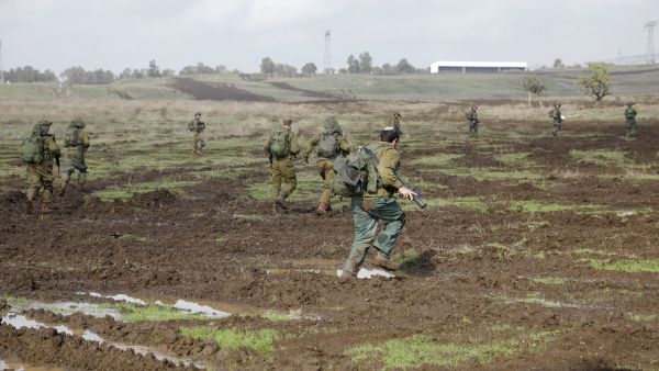 Israeli army in Syrian lands 